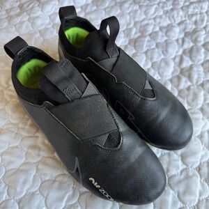 Nike Mercurial Zoom Vapor Kids Cleats Size 3.5Y